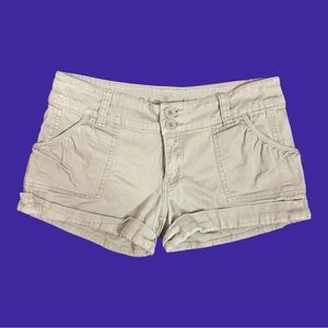 Cest Toi beige shorts